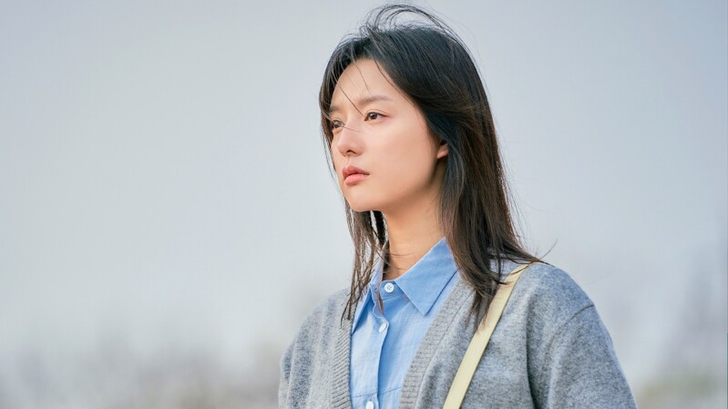 我们都曾做过无法挽回的事，与其沉溺于后悔，更重要的是记取教训，把未来越走越宽。