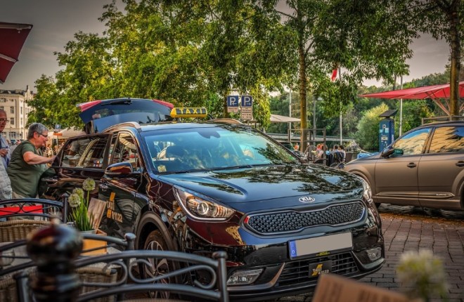 当你开始为他们开车时，优步会通知你的保险吗？