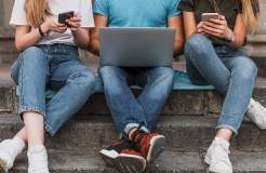 如何向 Pixlr 添加字体