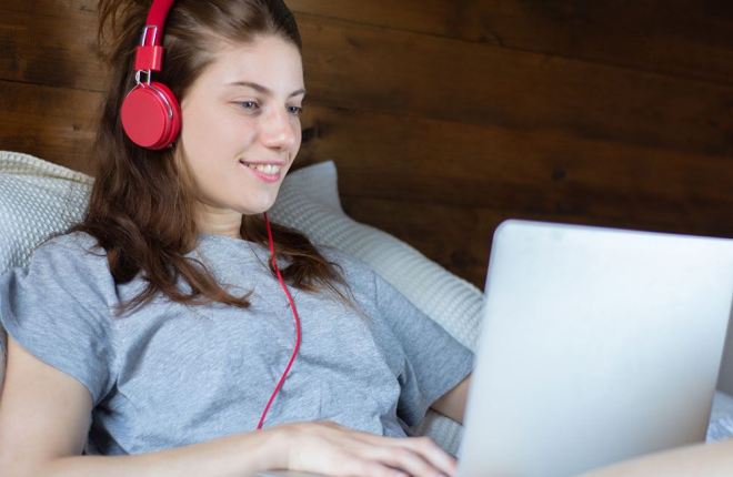 如何用英语观看 Crunchyroll